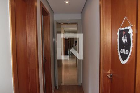 Corredor de apartamento à venda com 5 quartos, 147m² em Ouro Preto, Belo Horizonte