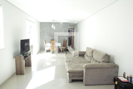 sala de casa à venda com 3 quartos, 170m² em Parque Copacabana, Belo Horizonte