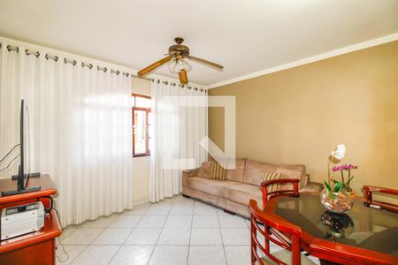 Casa à venda com 180m², 2 quartos e 2 vagasSala