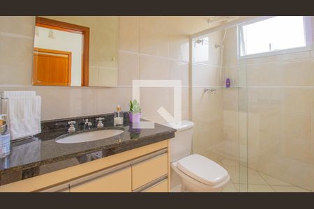 Casa à venda com 215m², 3 quartos e 3 vagas Casa à venda com 215m², 3 quartos e 3 vagasBanheiro