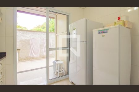 Casa à venda com 215m², 3 quartos e 3 vagas Casa à venda com 215m², 3 quartos e 3 vagasCozinha