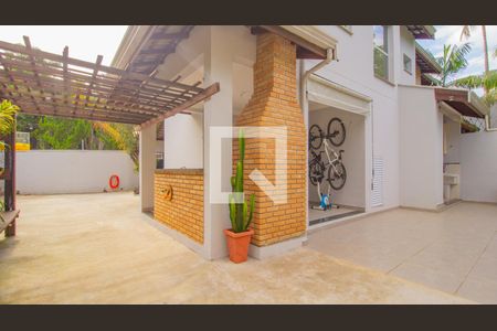 Casa à venda com 215m², 3 quartos e 3 vagas Casa à venda com 215m², 3 quartos e 3 vagasQuintal