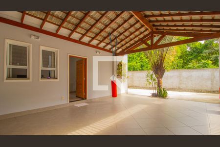 Casa à venda com 215m², 3 quartos e 3 vagas Casa à venda com 215m², 3 quartos e 3 vagasGaragem