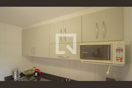 Casa à venda com 215m², 3 quartos e 3 vagas Casa à venda com 215m², 3 quartos e 3 vagasCozinha - Armários