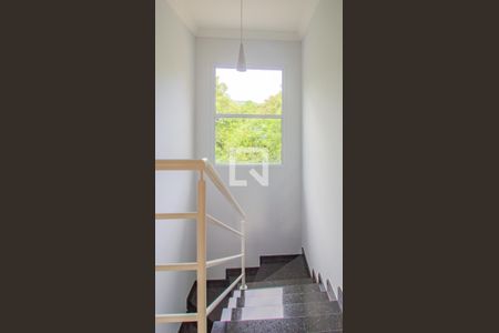 Casa à venda com 215m², 3 quartos e 3 vagas Casa à venda com 215m², 3 quartos e 3 vagasEscada