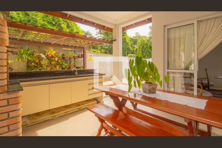 Casa à venda com 215m², 3 quartos e 3 vagas Casa à venda com 215m², 3 quartos e 3 vagasÁrea gourmet