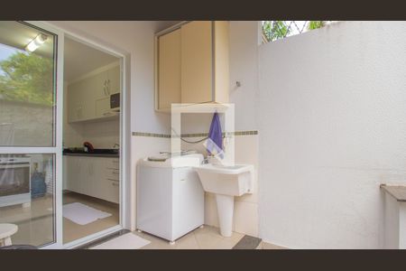 Casa à venda com 215m², 3 quartos e 3 vagas Casa à venda com 215m², 3 quartos e 3 vagasÁrea de Serviço