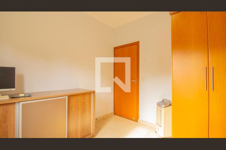 Casa à venda com 215m², 3 quartos e 3 vagas Casa à venda com 215m², 3 quartos e 3 vagasQuarto