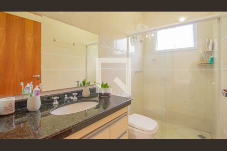 Casa à venda com 215m², 3 quartos e 3 vagas Casa à venda com 215m², 3 quartos e 3 vagasBanheiro da Suíte