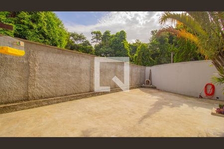Casa à venda com 215m², 3 quartos e 3 vagas Casa à venda com 215m², 3 quartos e 3 vagasQuintal