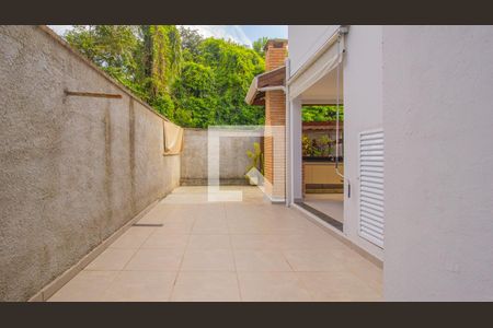 Casa à venda com 215m², 3 quartos e 3 vagas Casa à venda com 215m², 3 quartos e 3 vagasQuintal