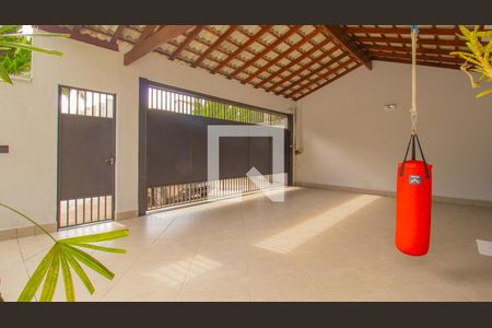 Casa à venda com 215m², 3 quartos e 3 vagas Casa à venda com 215m², 3 quartos e 3 vagasGaragem