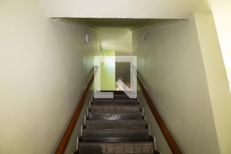 Apartamento à venda com 79m², 2 quartos e 1 vaga Apartamento à venda com 79m², 2 quartos e 1 vagaEscada