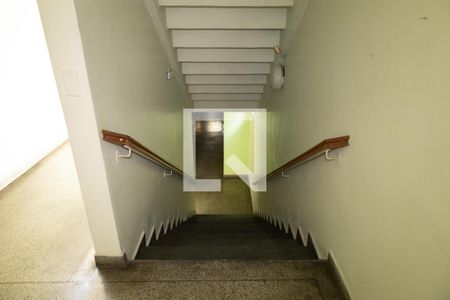 Apartamento à venda com 79m², 2 quartos e 1 vaga Apartamento à venda com 79m², 2 quartos e 1 vagaEscada