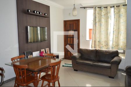 Sala de casa de condomínio para alugar com 2 quartos, 70m² em Parque Maracana, Contagem