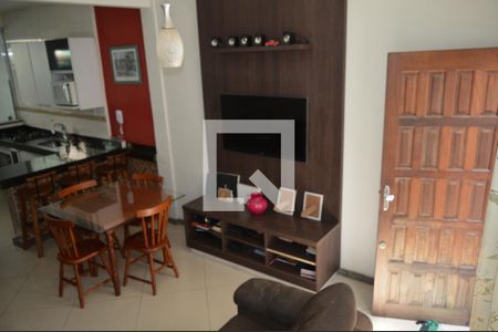 Sala de casa de condomínio à venda com 2 quartos, 70m² em Parque Maracana, Contagem
