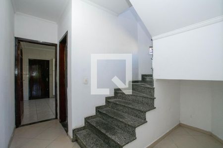 Escada de casa para alugar com 4 quartos, 125m² em Vila Maranduba, Guarulhos