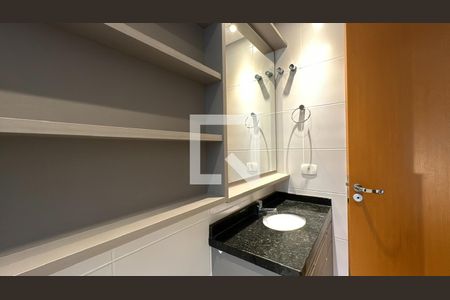 Banheiro de apartamento para alugar com 1 quarto, 46m² em Prado Velho, Curitiba