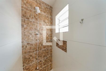 Banheiro de kitnet/studio para alugar com 1 quarto, 35m² em Jardim Santo André, São Paulo