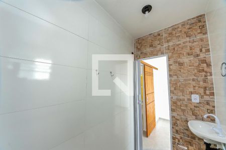 Banheiro de kitnet/studio para alugar com 1 quarto, 27m² em Jardim Santo André, 