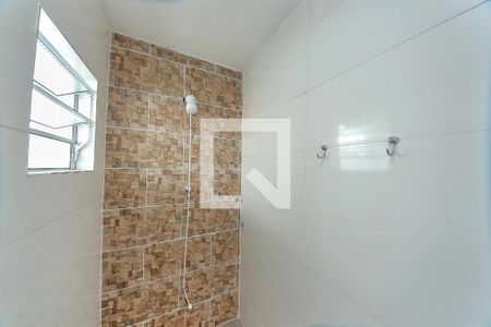 Banheiro de kitnet/studio para alugar com 1 quarto, 27m² em Jardim Santo André, 