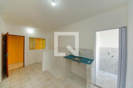 Sala/Cozinha de kitnet/studio para alugar com 1 quarto, 28m² em Jardim Santo André, 