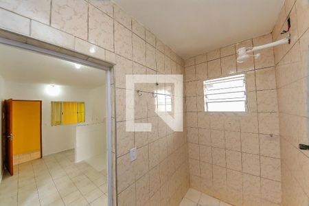 Banheiro de kitnet/studio para alugar com 1 quarto, 28m² em Jardim Santo André, São Paulo