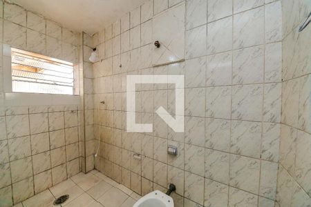 Banheiro de kitnet/studio para alugar com 1 quarto, 28m² em Jardim Santo André, 
