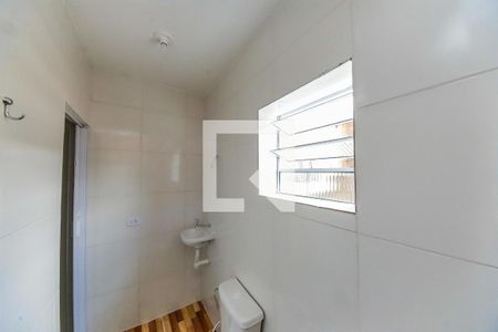 Banheiro de kitnet/studio para alugar com 1 quarto, 30m² em Jardim Santo André, 