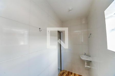 Banheiro de kitnet/studio para alugar com 1 quarto, 30m² em Jardim Santo André, São Paulo