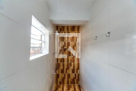 Banheiro de kitnet/studio para alugar com 1 quarto, 30m² em Jardim Santo André, 