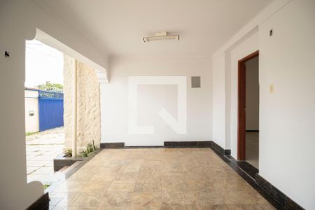 Varanda de casa para alugar com 5 quartos, 405m² em Setor Coimbra, Goiânia