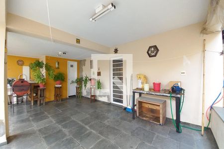 Casa à venda com 220m², 4 quartos e 3 vagas Casa à venda com 220m², 4 quartos e 3 vagasÁrea comum