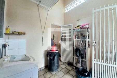 Casa à venda com 220m², 4 quartos e 3 vagas Casa à venda com 220m², 4 quartos e 3 vagasÁrea de Serviço