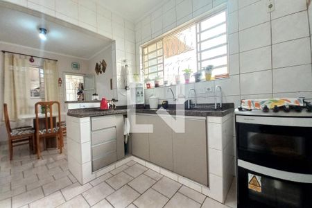 Casa à venda com 220m², 4 quartos e 3 vagas Casa à venda com 220m², 4 quartos e 3 vagasCozinha