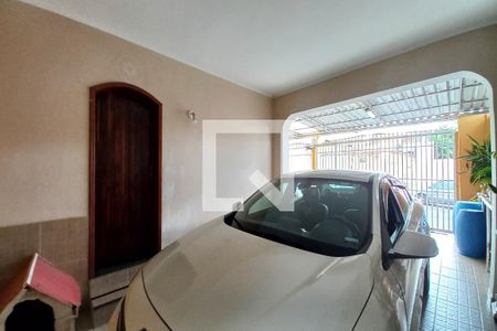 Casa à venda com 220m², 4 quartos e 3 vagas Casa à venda com 220m², 4 quartos e 3 vagasGaragem