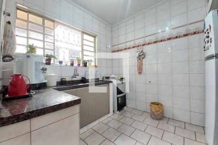 Casa à venda com 220m², 4 quartos e 3 vagas Casa à venda com 220m², 4 quartos e 3 vagasCozinha