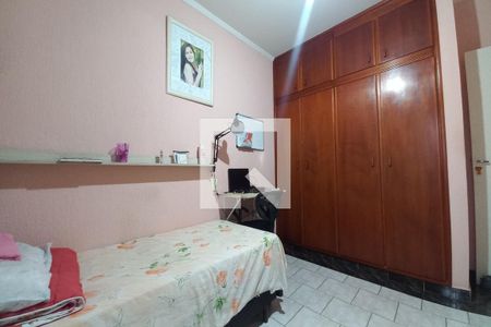 Casa à venda com 220m², 4 quartos e 3 vagas Casa à venda com 220m², 4 quartos e 3 vagasQuarto 2