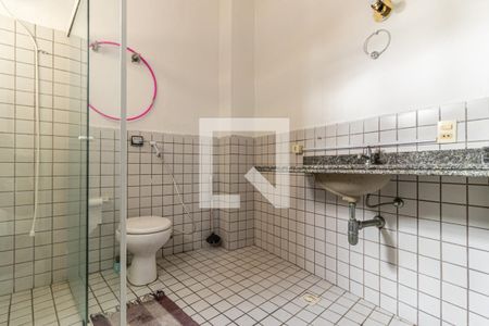 Banheiro de kitnet/studio para alugar com 1 quarto, 40m² em Santa Cecília, São Paulo
