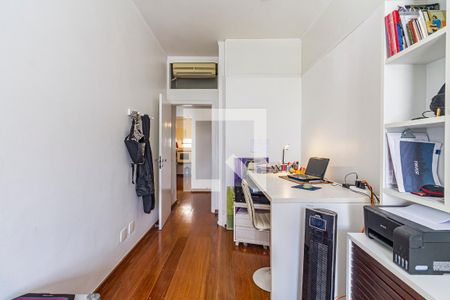 Quarto 1 de apartamento para alugar com 3 quartos, 158m² em Pinheiros, São Paulo