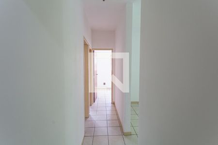 Corredor de apartamento para alugar com 3 quartos, 80m² em Santa Tereza, Belo Horizonte