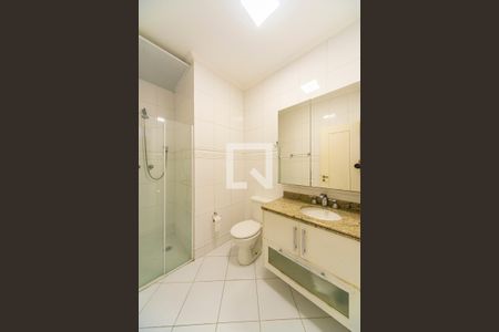 Banheiro Social de casa de condomínio à venda com 3 quartos, 145m² em Vila Scarpelli, Santo André
