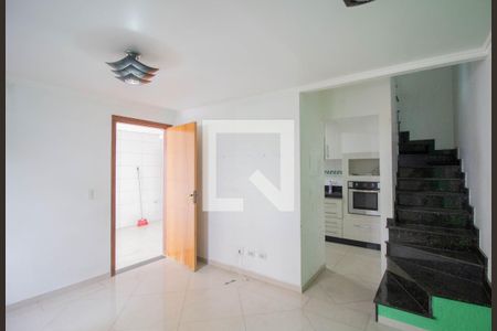 Sala de casa de condomínio à venda com 2 quartos, 79m² em Vila Carmosina, São Paulo