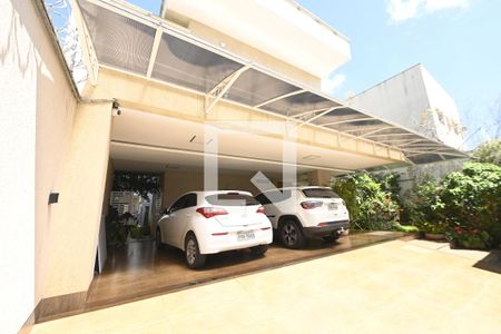 Garagem de casa para alugar com 5 quartos, 510m² em Jardim Goiás, Goiânia