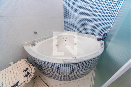 Banheiro  de casa à venda com 3 quartos, 300m² em Parque das Nações, Santo André