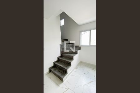 Escada de apartamento à venda com 2 quartos, 99m² em Vila Alice, Santo André