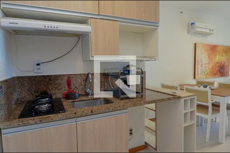 Sala/Cozinha de apartamento para alugar com 1 quarto, 49m² em Recreio dos Bandeirantes, Rio de Janeiro