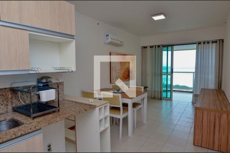 Sala/Cozinha de apartamento para alugar com 1 quarto, 49m² em Recreio dos Bandeirantes, Rio de Janeiro