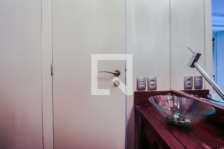 Lavabo de apartamento para alugar com 3 quartos, 180m² em Petrópolis, Porto Alegre