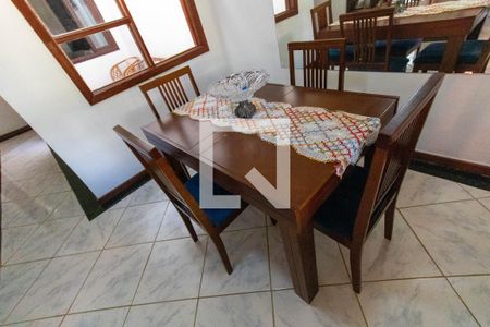 Mesa de jantar de casa para alugar com 4 quartos, 225m² em Serra Grande, Niterói